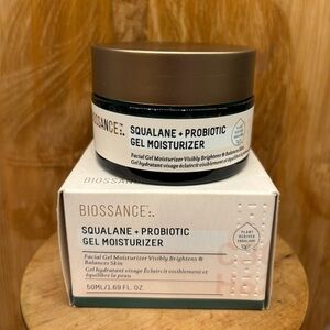 BIOSSANCE :.
SQUALANE + PROBIOTIC
GEL MOISTURIZER new